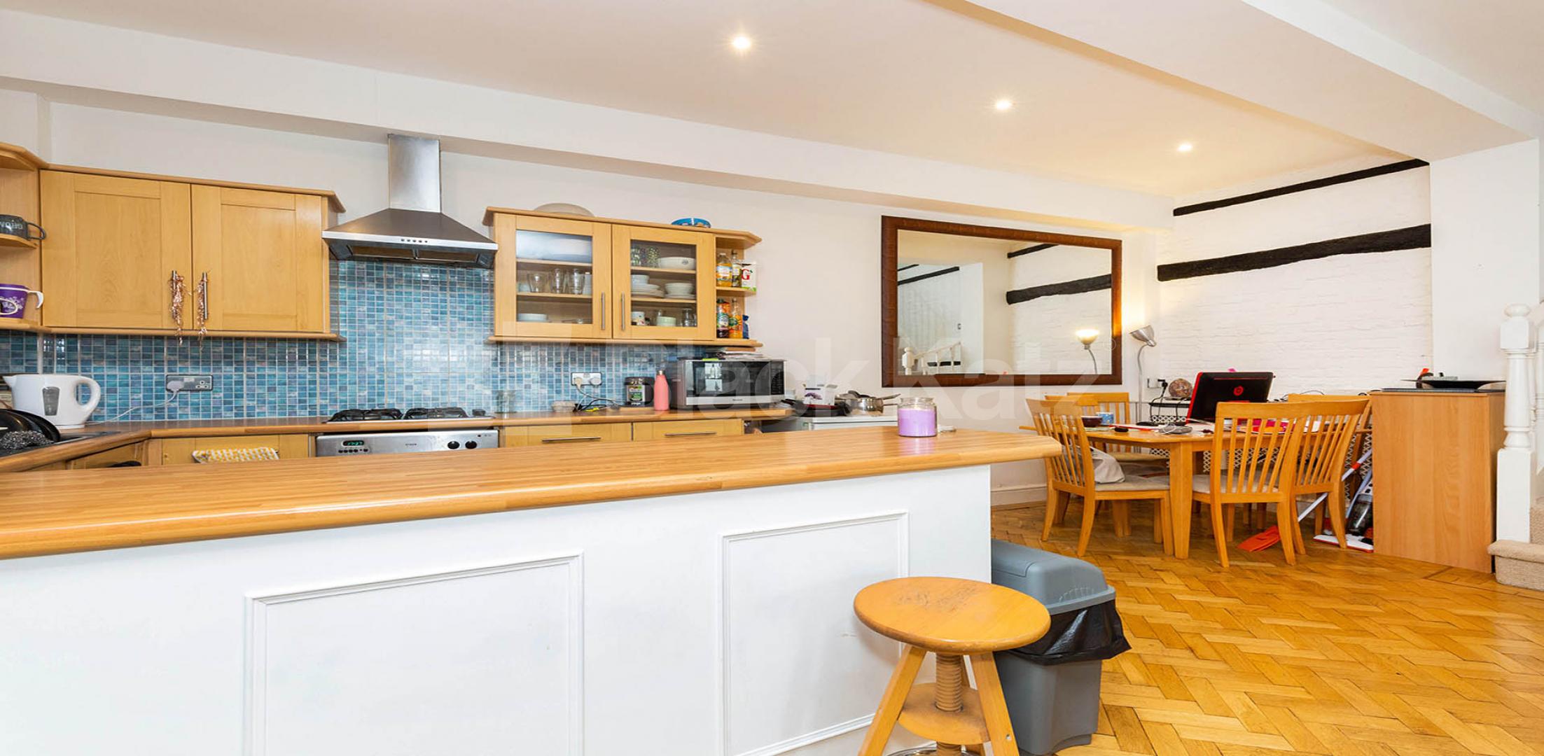 Stunning spacious 3 bed 2 bath with a huge lounge in Kentish Town. Highgate Road, Kentish Town